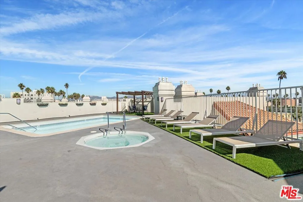 620 S Gramercy Place 103, Los Angeles, California 90005 home-pic-20